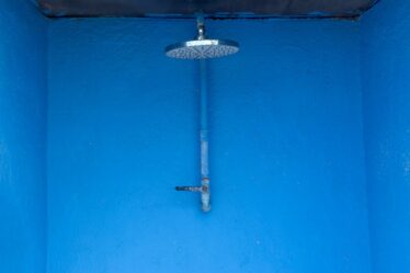 Regendouches in een gewone Nederlandse badkamer